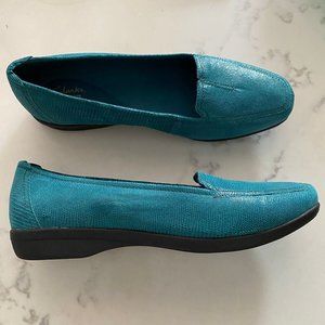 NEW clarks haydn gloss slip on loafers